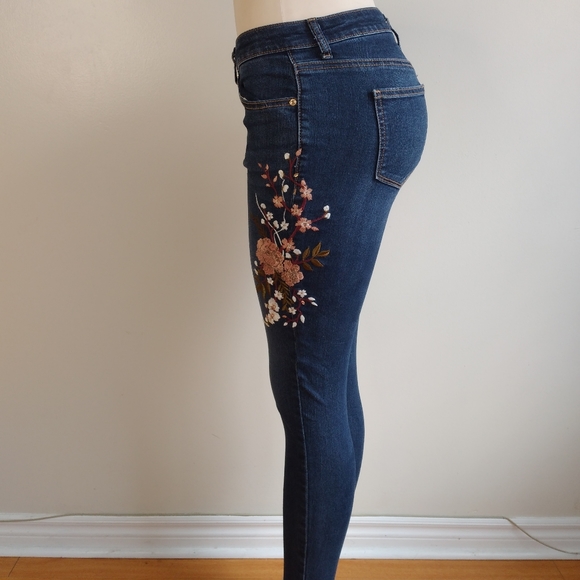 Jennifer Lopez Skinny Jeans Pant - Picture 5 of 6